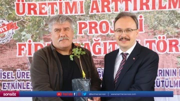 &Uuml;reticilere 125 bin fıstık fidanı dağıtıldı