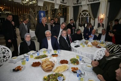 Uygur, Diyarbakır'da iftar programına katıldı