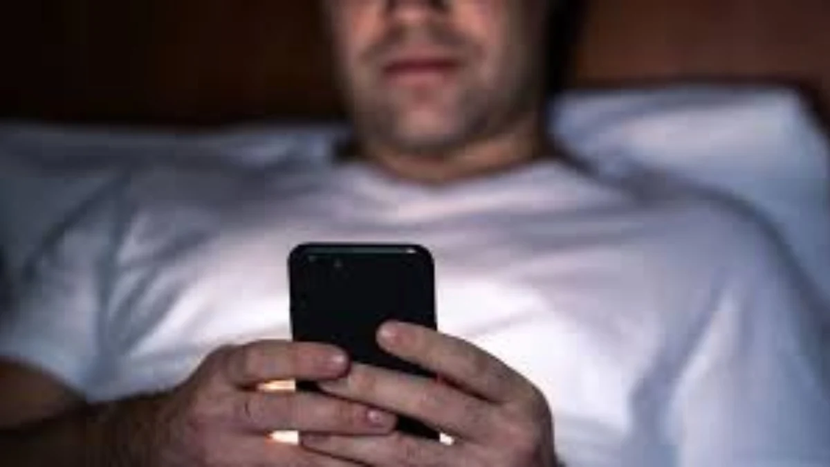 Uyku &ouml;ncesi telefonla yatağa girenlerin yeni kabusu: Uykusuzluk