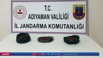 Uyuşturucu bulunan ara&ccedil;taki 3 kişi g&ouml;zaltına alındı