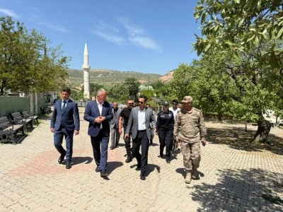 Uzun Kaymakam, k&ouml;yleri gezdi