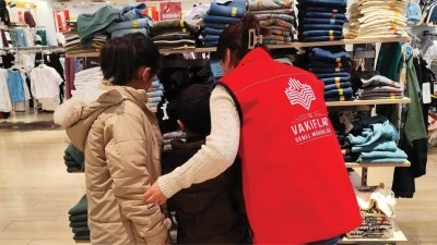 Vakıflar M&uuml;d&uuml;rl&uuml;ğ&uuml;, 2 bin 300 &ccedil;ocuğu giydirdi
