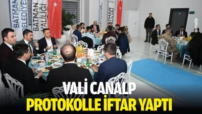Vali Canalp, protokolle iftar yaptı