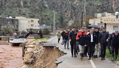 Vali Ekici, sağanaktan etkilenen Kasrik beldesini ziyaret etti