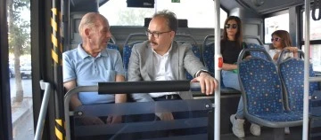 Vali, halk otob&uuml;s&uuml;nde kentin sorunlarını dinledi