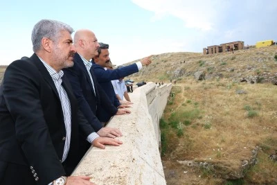 Vali K&uuml;&ccedil;&uuml;k, akıntıya kapılan genci arama &ccedil;alışmalarını yerinde g&ouml;rd&uuml;