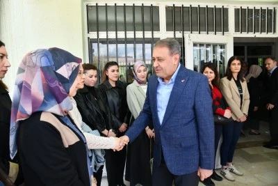 Vali Şıldak, silahlı saldırının ger&ccedil;ekleştiği okulu ziyaret etti
