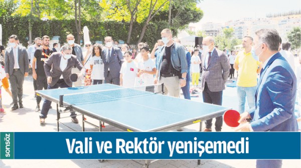 VALİ VE REKT&Ouml;R YENİŞEMEDİ