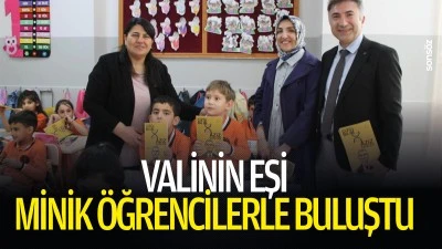 Valinin eşi, minik &ouml;ğrencilerle buluştu