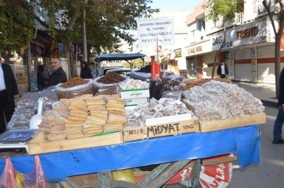 Vatandaş sorup ge&ccedil;iyor
