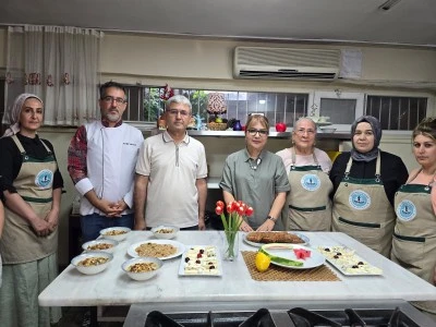 Vatandaşlara aşure dağıtıldı