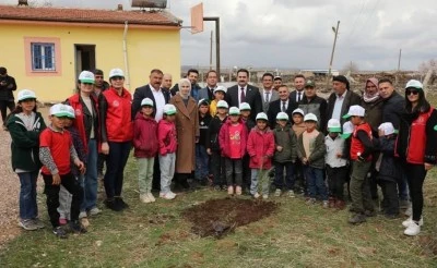 Viranşehir'de fidanlar toprakla buluştu
