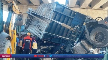 Viyad&uuml;kten d&uuml;şen tırdaki 2 kişi &ouml;ld&uuml;