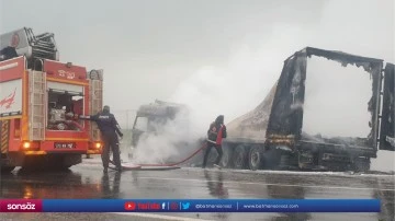 Yanan tırın s&uuml;r&uuml;c&uuml;s&uuml; yaralandı