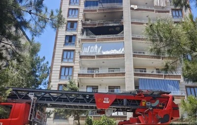 Yangın &ccedil;ıkan binada dumandan etkilenen kişi hastaneye kaldırıldı