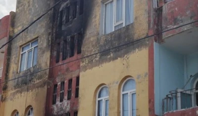 Yangında dumandan etkilenen 4 kişi hastaneye kaldırıldı