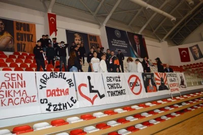 Yarasalardan basket&ccedil;ilere destek&hellip;