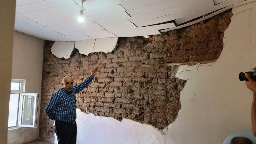 Yarım asırlık ev yıkılmak &uuml;zere