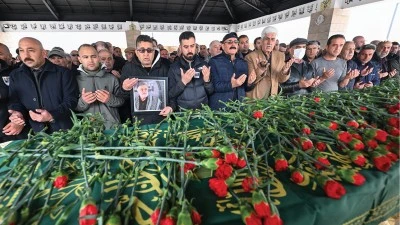 Yaşamını yitiren "Kahtalı Mı&ccedil;e" i&ccedil;in Antalya'da t&ouml;ren d&uuml;zenlendi