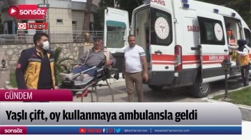 Yaşlı çift, oy kullanmaya ambulansla geldi