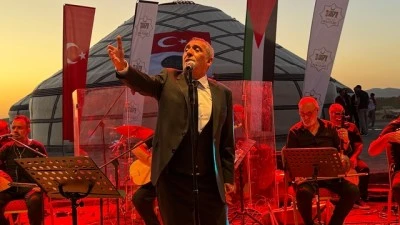 Yavuz Bing&ouml;l, Malazgirt Zaferi kutlamaları kapsamında Malazgirt'te sahne aldı