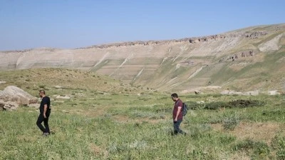 Yaylaları gezen akademisyenler Pervari balının polen atlasını oluşturuyor