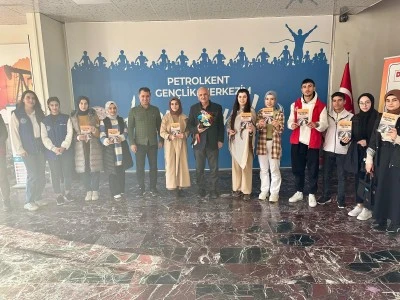 Yazar Eratilla, gen&ccedil;lerle buluştu