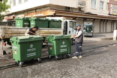 Yeni nesil &ccedil;&ouml;p konteynerleri alanlara yerleştiriliyor