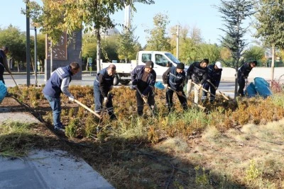Yenişehir Millet Bah&ccedil;esinde kapsamlı &ccedil;alışma başlatıldı