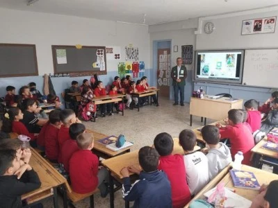 Yeşilay'dan &ouml;ğrencilere "Teknoloji Bağımlılığı ve Sağlıklı Yaşam" semineri