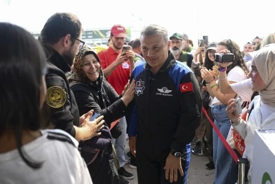 Yeşilay, TEKNOFEST'te Astronot Alper Gezeravcı'yla s&ouml;yleşi yaptı