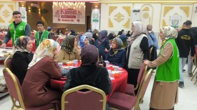 Yetim ve ihtiya&ccedil; sahipleri yararına iftar programı d&uuml;zenlendi