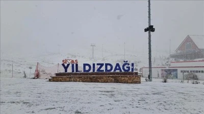 Yıldız Dağı Kayak Merkezi'nde kar etkili oldu