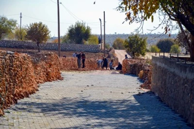 Yol &ccedil;alışmasında belediye halk el ele