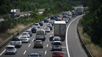Yollarda bayram tatili hareketliliği yaşanıyor