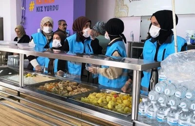Yurtlarda pişiyor, ihtiya&ccedil; sahiplerine ulaşıyor