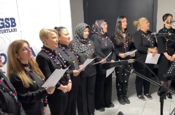 Yurtta kalan depremzede kadınlar konser verdi