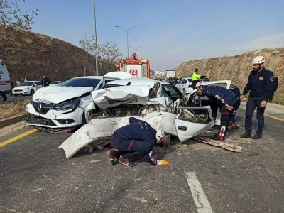Zincirleme trafik kazası ara&ccedil; kamerasınca kaydedildi
