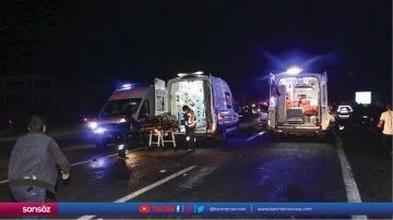 Zincirleme trafik kazasında 3 kişi &ouml;ld&uuml;, 6 kişi yaralandı