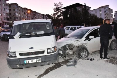 Zincirleme trafik kazasında 5 kişi yaralandı