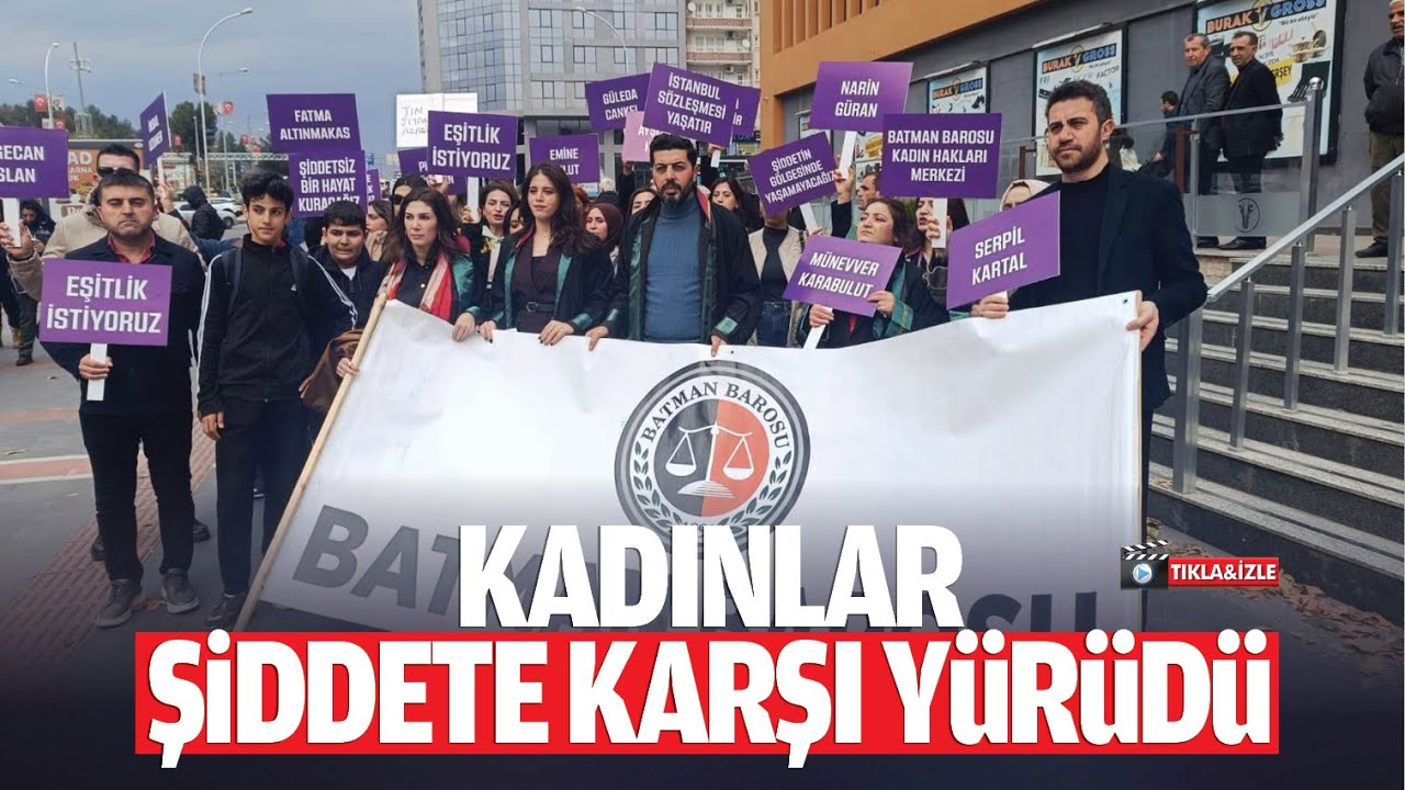 Kadınlar şiddete karşı y&uuml;r&uuml;d&uuml;